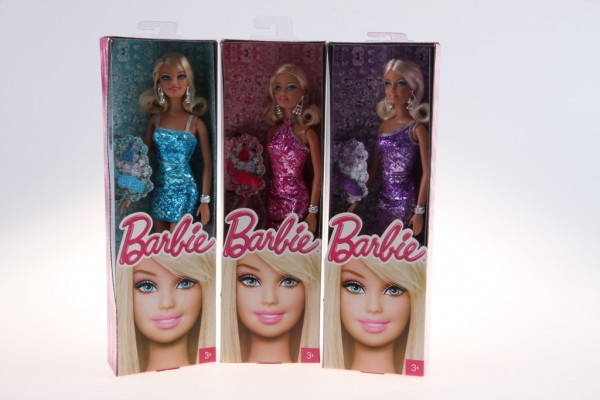Barbie v třpytivých šatech