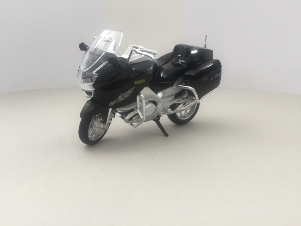 Motorka pullback v černé/bílě barvě