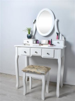 Elegantní toaletní stolek se zrcadlem